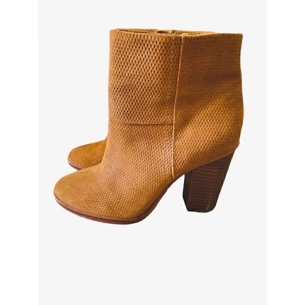 Vince Camuto Perforated Tan Suede Womens Boots/ Bootie SZ 6.5